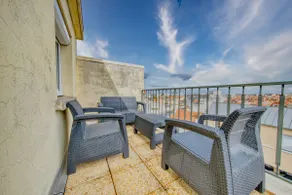 Beautiful Vaillant – Rooftop – Private parking - Image 2