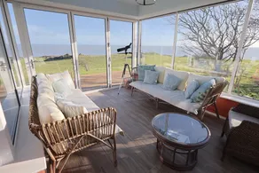 Coastal retreat with stunning sea views - Image 5