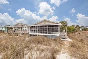 Oceanfront- Edisto Beach Cottage-Screen porch - Image 2