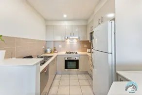 Stylish 1-Bed Apt with Free Parking in Parramatta - Image 4