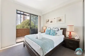 Stylish 1-Bed Apt with Free Parking in Parramatta - Image 2
