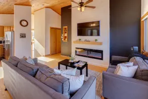 Scenic White Mountains Retreat 4 Bedroom Home - Image 3