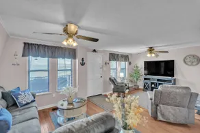 Beautiful Lakeview Chateau With Stunning Views 3 Bedroom Home - Image 4