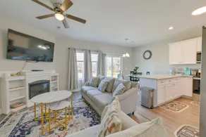 Stay & Play: Spacious Concord Townhome Near Uptown - Image 4