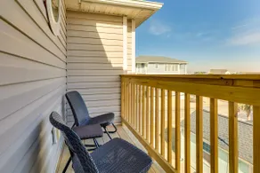 Walk to Ocean: Carolina Beach Condo w/ 2 Balconies - Image 2