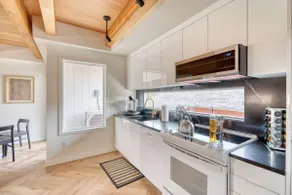 NE 26th 5020 Upstairs | 3 Bedrooms • 3 Queens • 1 - Image 4