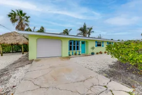 2 Blocks to Beach: Tropical Retreat in Anna Maria - Image 3