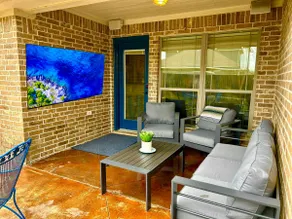 8min Texas A&M 1 King Beds firepit GriddleGrill - Image 3