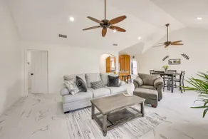 1 Mi to Lake Jacksonville: Pet-friendly Home - Image 5