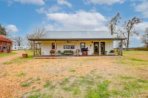 Large Yard + Pond: Fayetteville Rural Retreat - Image 2