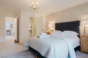 Stylish Retreat with Private Garden in Tetbury - Image 3