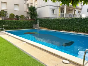 Modern Apartment Pool and Parking Hostem - Image 3