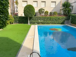 Modern Apartment Pool and Parking Hostem - Image 4