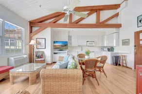 Walk To Beach! Palm Beach Penthouse Sleeps 4 Guest - Image 4