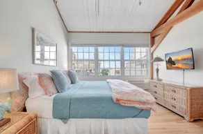 Walk To Beach! Palm Beach Penthouse Sleeps 4 Guest - Image 2