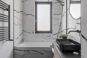 Chic Grey Escape - Free Parking, Self Check-In - Image 5