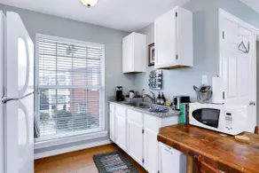 Studio apartment with golf course view halfway between SA and Boerne - Image 3