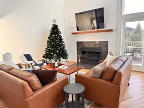 Stunning Summer Mtn Home Near Lake, Pet Friendly - Image 3