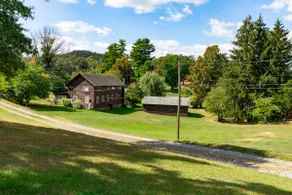 Lakeside Cabin in Fishkill - (Ground Floor Unit) - Image 4