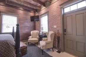 Luxurious couples retreat just steps from Historic Main Street in St. Charles! - Image 3