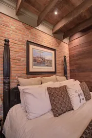 Luxurious couples retreat just steps from Historic Main Street in St. Charles! - Image 4