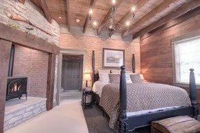 Luxurious couples retreat just steps from Historic Main Street in St. Charles! - Image 2