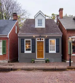 Charming Cottage on Main St. in Historic St. Charles! Jetted Tub, 2 Fireplaces!! - Image 2