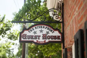 1830's Luxury Brick Cottage, Cozy Fireplace, right off the Cobblestone Streets! - Image 2