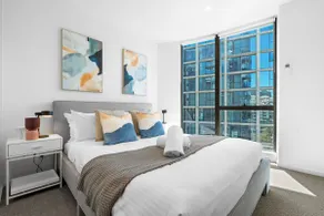 The Oasis - Brand New 2BR Retreat with Heated Pool Parking & Gym - Image 4