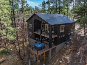 Midtown Ruidoso Riverfront Cabin | 3 King Suites - Image 4