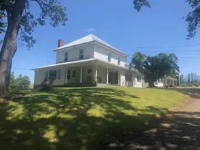 Beautiful historic family home on a Cherry Orchar - Image 5