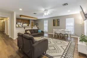 3-Bed/3-Bath Urban Getaway | Mins to Baylor - Image 2