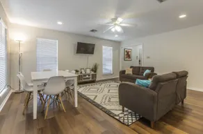 3-Bed/3-Bath Urban Getaway | Mins to Baylor - Image 4