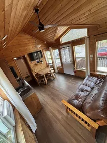 Cozy Cabin Lodge w/ Kitchenette Sleeps 6 - Image 4