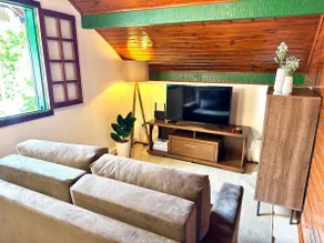 Cozy Colonial Chalet 5 Min from the Center - Image 2