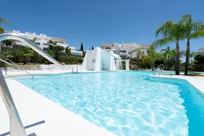 Alcazaba Lagoon Apartment with Private Beach, Pools, Gym, Sauna, Hot Tub & Fully Equipped Kitchen - Image 2