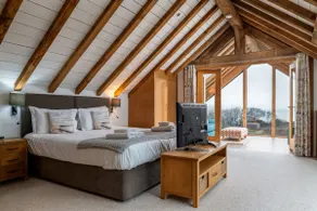 Sleeps 12, swimming pool, sea views, games rooms - Image 3