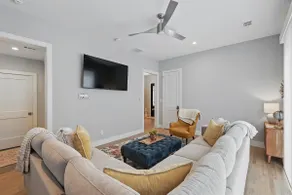 Luxury Living at its Finest – 3BD/3.5BA (Sleeps 6) - Image 3