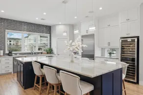 Luxury Living at its Finest – 3BD/3.5BA (Sleeps 6) - Image 2