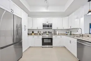 Luxury Condo Retreat in Merritt Island - Image 4
