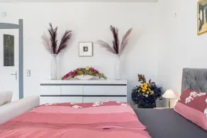 Bird's nest honeymoon suite - Image 3