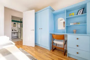 City Centre 1BR Apartment with Free Parking - Image 5