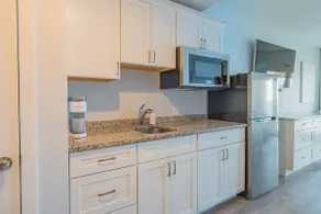 Hampton Tides-Ocean View-Top Floor With Balcony - Image 3