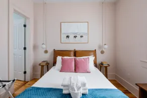Ivory Loft Downtown | Close to Shops & Restaurants - Image 3