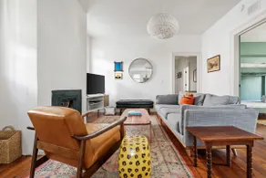 Ivory Loft Downtown | Close to Shops & Restaurants - Image 4