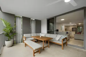 Serene 3 Bedroom Poolside Retreat at Drift - Image 4