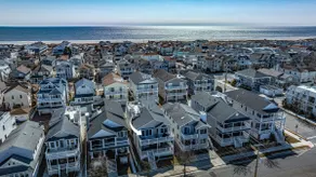 OC 4BR | Walk to Beach & Downtown w/ Rooftop Deck! - Image 5