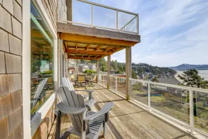 Oceanside Escape w/ Stunning Views: Walk to Beach! - Image 3