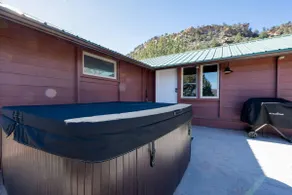 Anasazi Cabin Suite – Private Jacuzzi & Fire Pit! - Image 4
