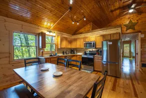 Big Oak Cabin (Hocking Hills area) - Image 2